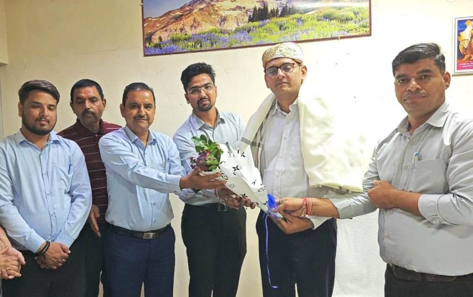 किसानों का हित सर्वोपरि: दिव्यम कपूरिया ने भीलवाड़ा डेयरी के नए प्रबंध संचालक का पद संभाला