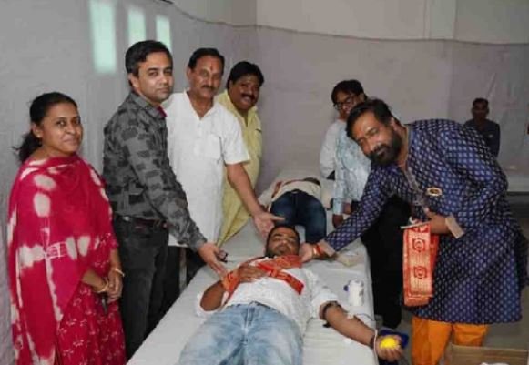 भीलवाड़ा में शरद पूर्णिमा का धार्मिक और सामाजिक रंग: रक्तदान से लेकर निःशुल्क दवा वितरण तक