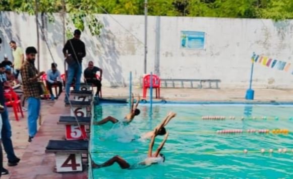 छोटे शहर का बड़ा मंच: शाहपुरा मिनी स्विमिंग ओलंपिक में 102 तैराकों ने बहाया पसीना