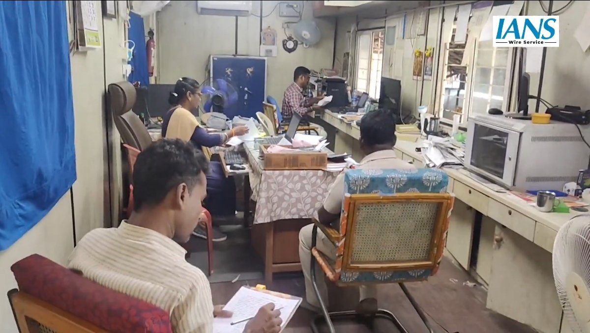 उत्तुकोट्टई RTO चेक पोस्ट पर भ्रष्टाचार का ब्रेक! ₹1.24 लाख जब्त, 3 गिरफ्तार