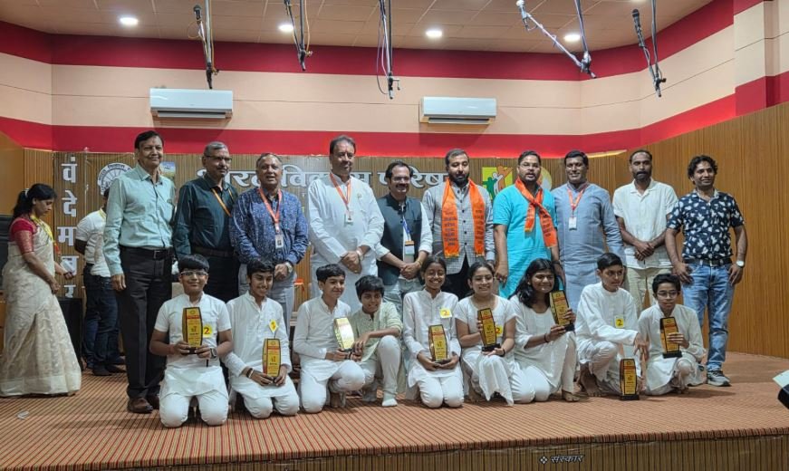 राष्ट्रभक्ति के सुर: भीलवाड़ा की अरिहंत इंटरनेशनल स्कूल ने जीता समूहगान का प्रांतीय खिताब