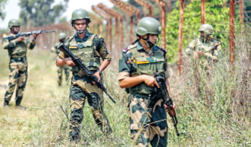 कुपवाड़ा में बड़ा ऑपरेशन: अंधेरे का फायदा उठाकर भागे आतंकियों को ढूंढकर किया ढेर