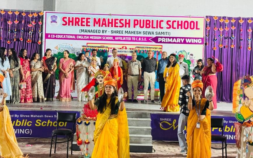 संस्कारों की प्रज्वलित ज्योति: श्री महेश पब्लिक स्कूल में दीपावली सेलिब्रेशन बना पारिवारिक उत्सव