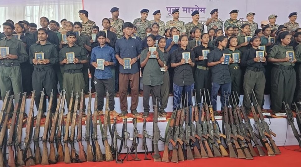 माओवाद को बड़ा झटका: एक CCM और 153 हथियारों के साथ 208 कैडरों का ऐतिहासिक आत्मसमर्पण