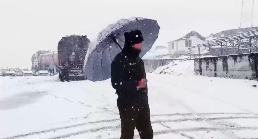 लाहौल-स्पीति में सीजन का दूसरा हिमपात: भेड़पालकों पर हिमस्खलन की मार, चंबा में 600 भेड़ों पर टूटा कहर