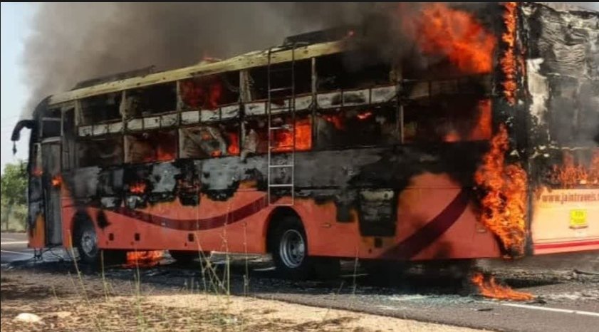 जैसलमेर बस अग्निकांड: मौत का आंकड़ा 26 हुआ! जोधपुर अस्पताल में 22 वर्षीय युवक ने तोड़ा दम