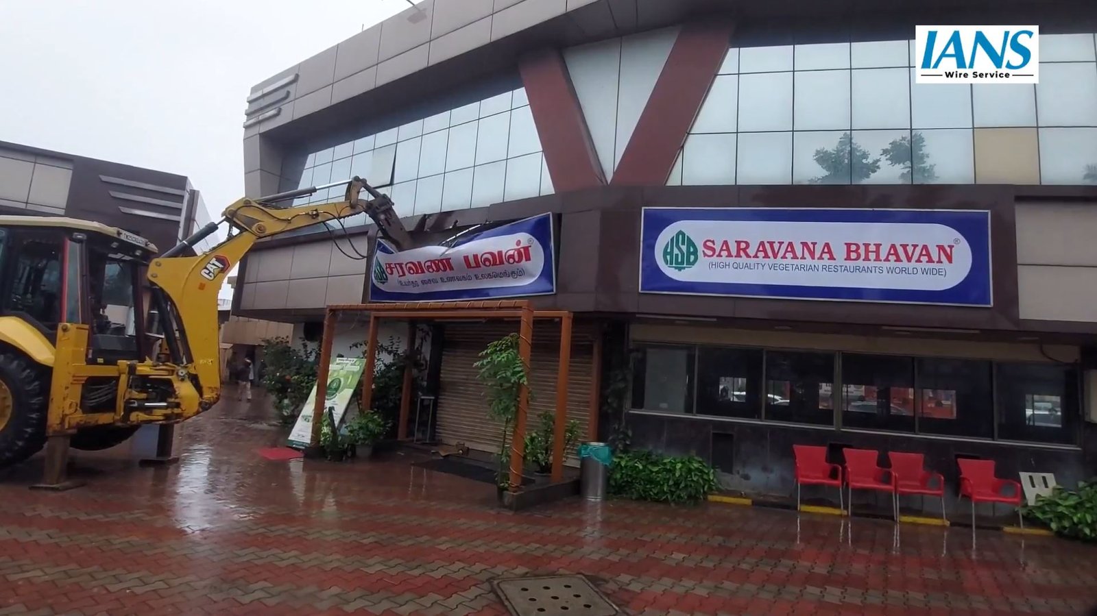 ₹300 करोड़ की सरकारी जमीन मुक्त: चेन्नई में होटल सरवणा भवन को राजस्व अधिकारियों ने बंद किया