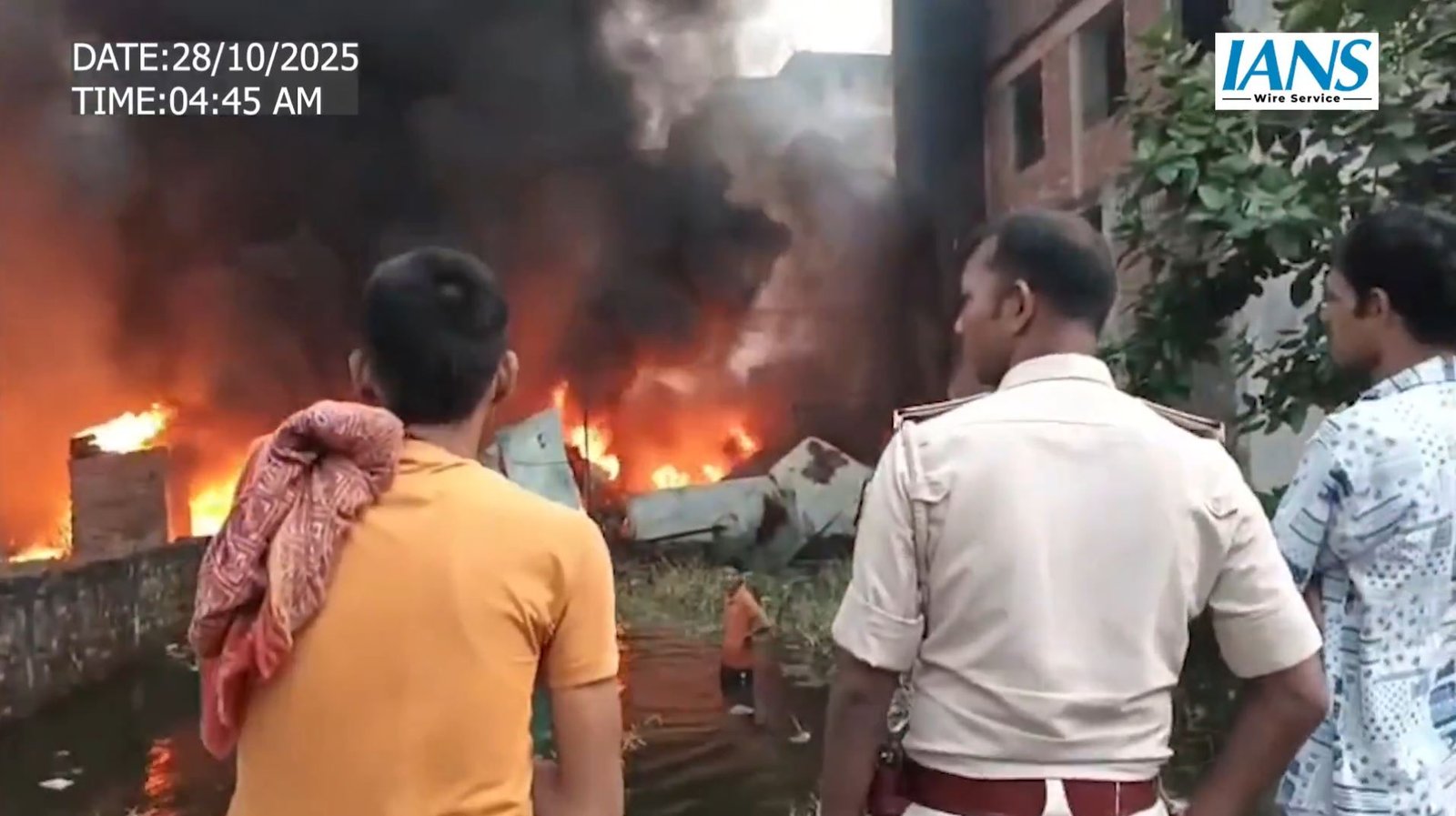टायर गोदाम में आग का तांडव, जकरीयापुर इलाके में दहशत