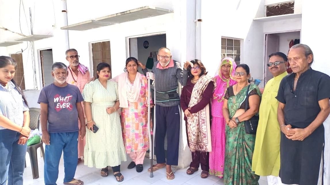 जन्मदिन का अनोखा जश्न: भीम आश्रम में बुजुर्गों के साथ बाँटी खुशियाँ, चेहरे पर आई मुस्कान