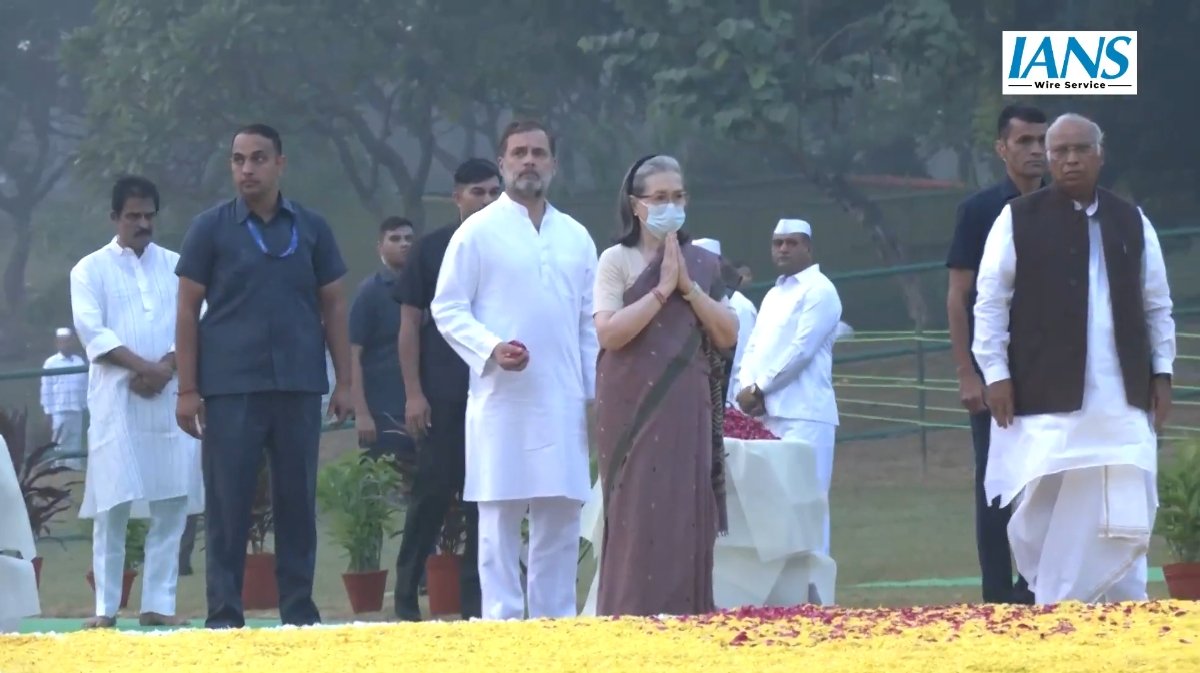 शहादत दिवस: कांग्रेस के शीर्ष नेताओं ने शक्ति स्थल पर जाकर इंदिरा गांधी को दी श्रद्धांजलि