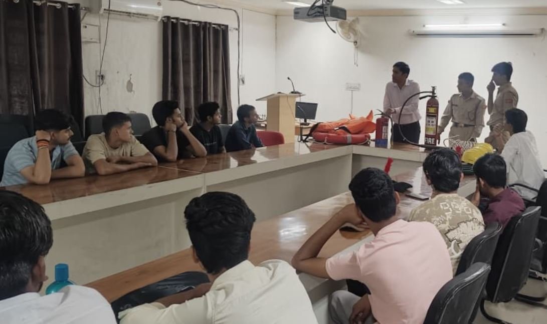आपदा काल में पशुधन सुरक्षा का प्रशिक्षण: वेटरनरी विश्वविद्यालय ने एनसीसी कैडेटों को बनाया आपदा मित्र