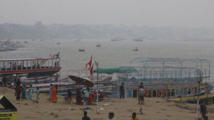 काशी के 5 किमी गंगा घाटों पर बैरिकेडिंग का अद्वितीय सुरक्षा जाल: देव दीपावली पर कमिश्नरेट पुलिस की भव्य तैयारी