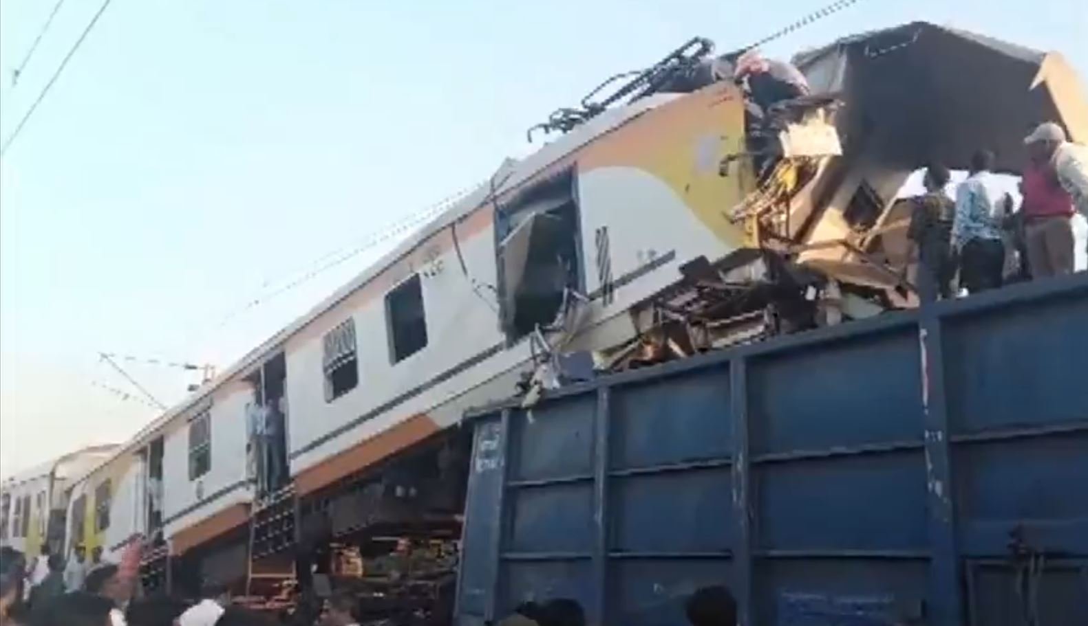 बिलासपुर के पास भीषण ट्रेन हादसा: मेमू पैसेंजर ट्रेन मालगाड़ी से टकराई 6 लोगों की मौत दर्जनभर घायल