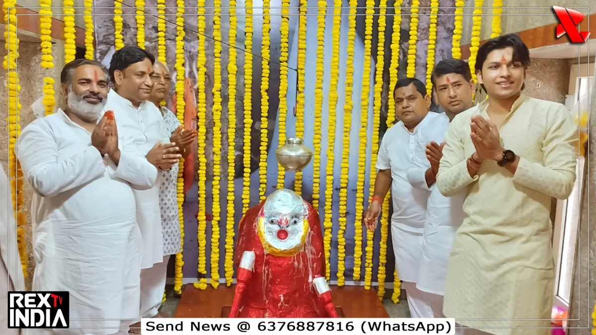 सावन में गंगाजल से अभिषेक, 51 पंडितों ने किया शिव का महाभिषेक
