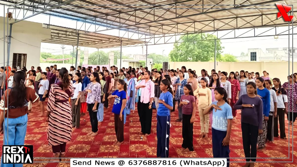 साहसिक तरुणियां बनीं मिसाल, आग और दलदल में दिखाया जबरदस्त दमखम 