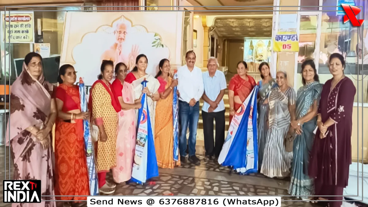 सुकून की छांव से मेहनतकशों को राहत, जरूरतमंदों को बांटे छाते