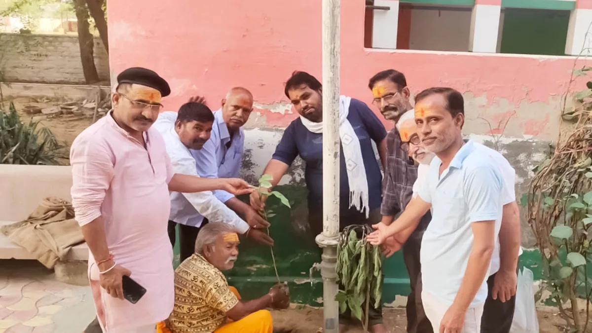 जन अधिकार सेना ने स्थापना दिवस पर रुद्राभिषेक और पौधारोपण किया