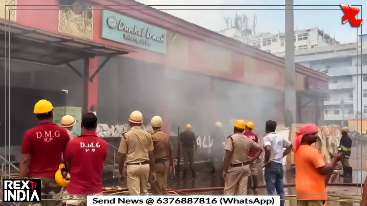 सियालदह स्टेशन पर आग से मची भगदड़, बाल-बाल बचे हजारों यात्री 